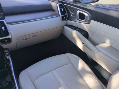 Used 2023 Kia Sorento SX image 17