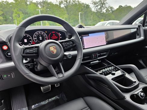 Certified 2026 Porsche Cayenne S AWD/4WD image 4