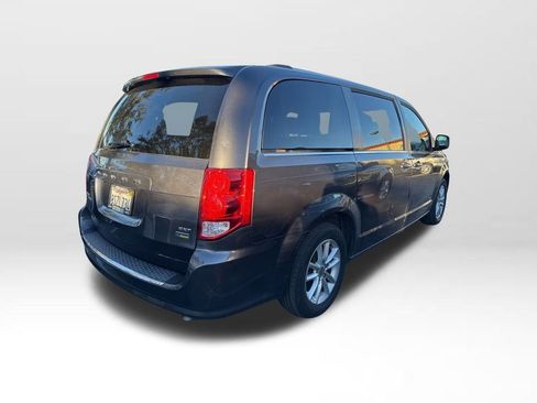 Used 2019 Dodge Grand Caravan SXT image 4