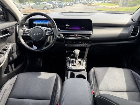 Certified 2025 Kia Seltos EX FWD image 41
