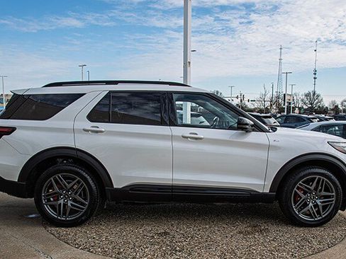 Used 2025 Ford Explorer ST-Line w/ Premium Package image 6