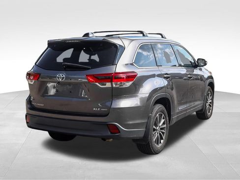 Used 2019 Toyota Highlander XLE AWD/4WD image 4