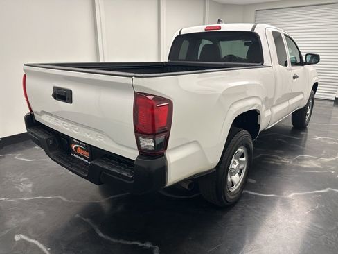 Used 2020 Toyota Tacoma SR image 3