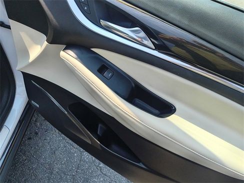 Used 2022 Buick Enclave Essence w/ Sport Touring Edition image 12