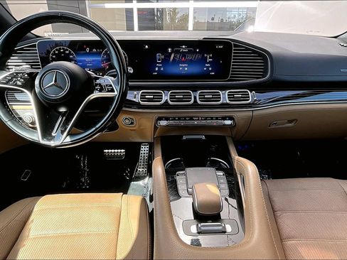 Used 2024 Mercedes-Benz GLS 580 4MATIC image 15