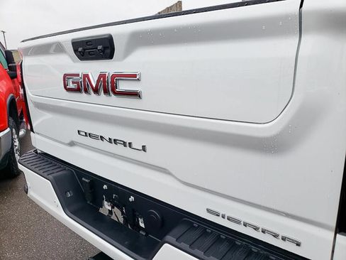 Used 2025 GMC Sierra 3500 Denali w/ Denali Reserve Package AWD/4WD image 39