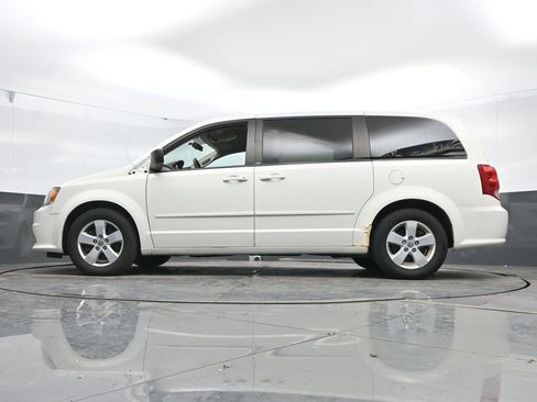 Used 2013 Dodge Grand Caravan SE image 29