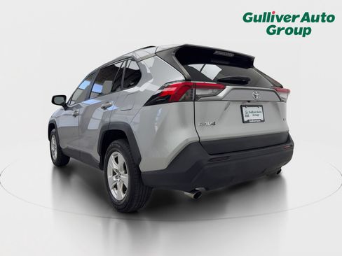 Used 2019 Toyota RAV4 XLE FWD image 5