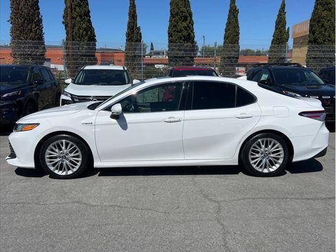 Used 2018 Toyota Camry XLE w/ Audio Package FWD image 7