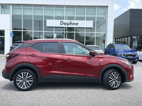 Used 2023 Nissan Kicks SV FWD image 3