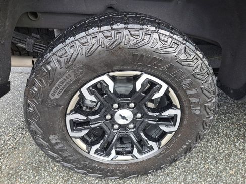 Used 2025 Chevrolet Silverado 1500 ZR2 w/ Technology Package AWD/4WD image 18