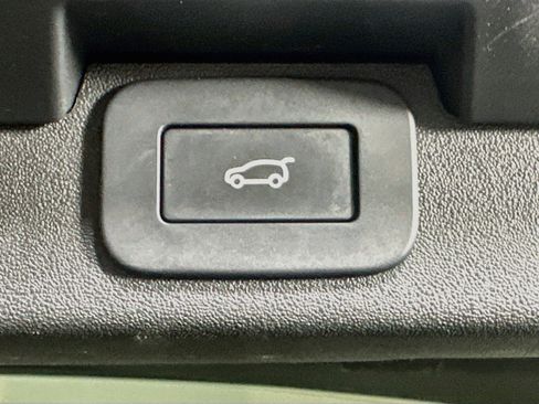 Used 2023 Land Rover Discovery S R-Dynamic AWD/4WD image 32