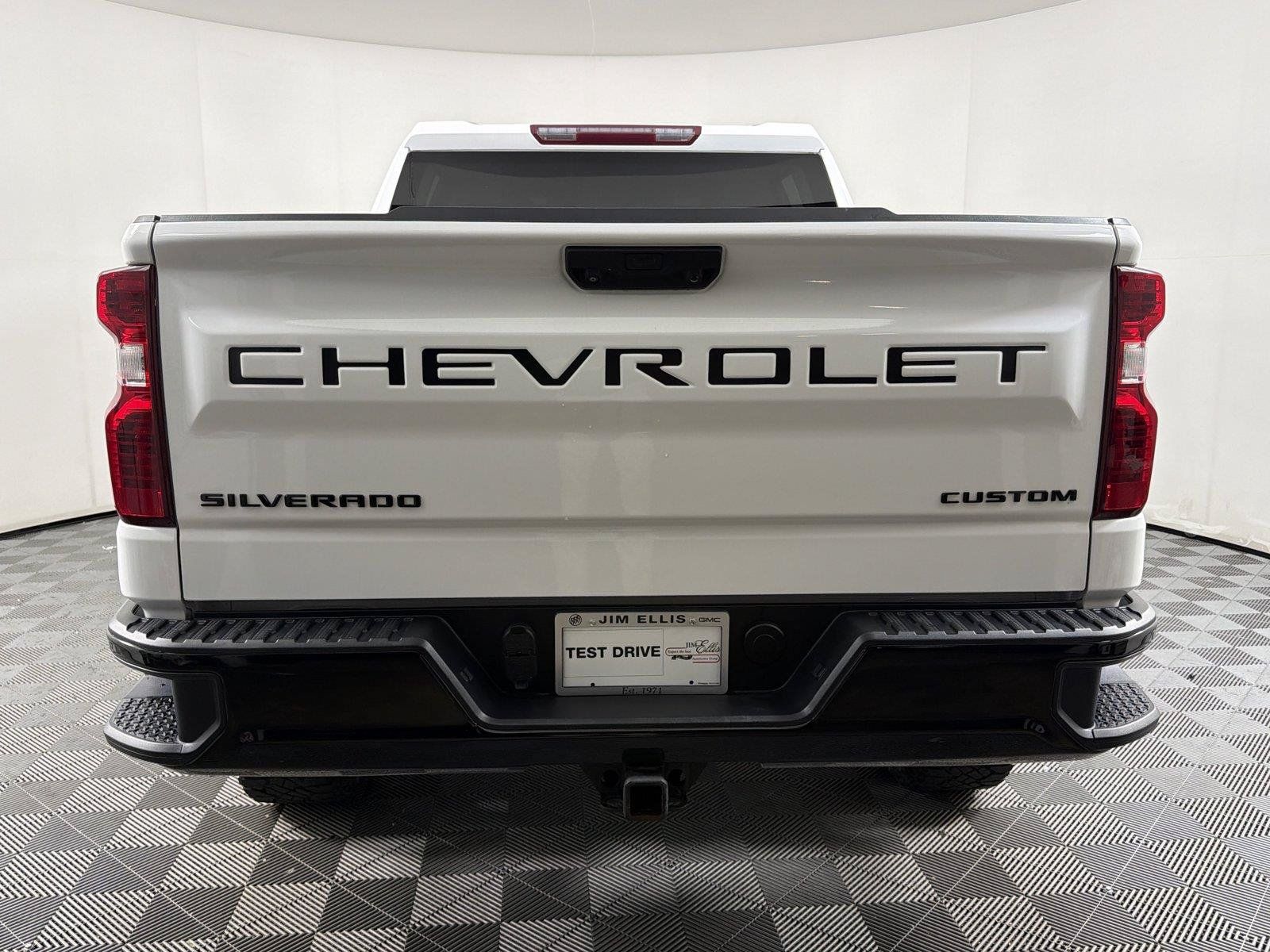 Used 2023 Chevrolet Silverado 1500 Custom Trail Boss w/ LPO, Dark Essentials Package AWD/4WD image 5
