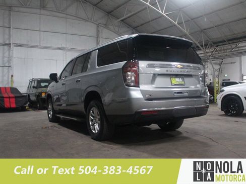 Used 2024 Chevrolet Suburban LT RWD image 17