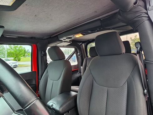 Used 2018 Jeep Wrangler Sport w/ Connectivity Group AWD/4WD image 21