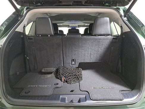 Used 2023 Toyota Highlander XLE image 10