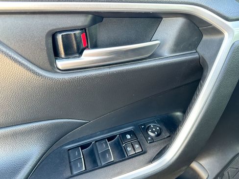 Used 2022 Toyota RAV4 XLE image 13