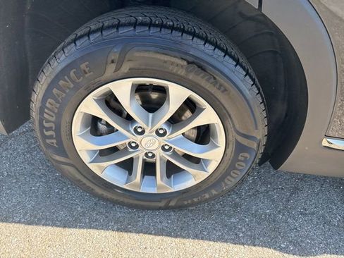 Used 2019 Hyundai Santa Fe SE w/ Cargo Package FWD image 6