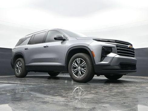 Used 2024 Chevrolet Traverse LT FWD image 36