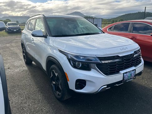 Used 2025 Kia Seltos EX image 2