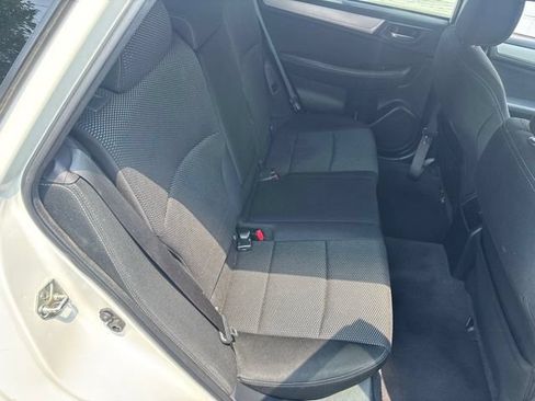 Used 2017 Subaru Outback 2.5i Premium AWD/4WD image 6
