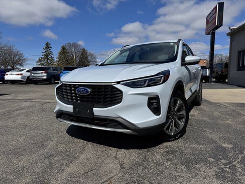 Used 2025 Ford Escape Platinum image 2