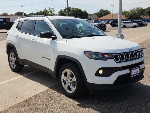Used 2023 Jeep Compass Latitude AWD/4WD image 4