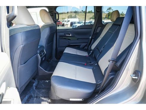 Used 2024 Lexus GX 550 AWD/4WD image 18