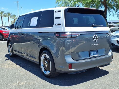 Used 2025 Volkswagen ID. Buzz Pro S RWD image 5