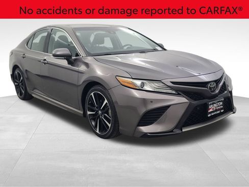 Used 2018 Toyota Camry XSE image 2