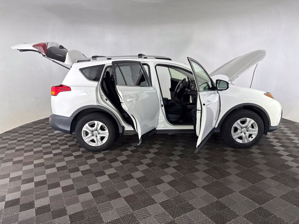 Used 2015 Toyota RAV4 LE AWD/4WD image 14