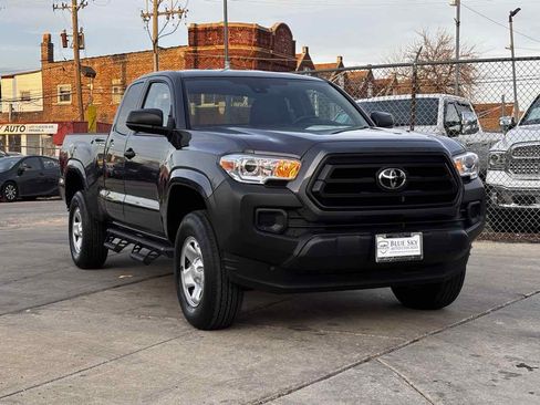 Used 2022 Toyota Tacoma SR image 4
