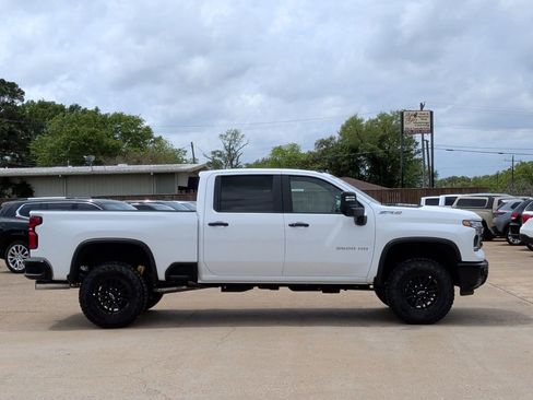 New 2026 Chevrolet Silverado 2500 ZR2 AWD/4WD image 9