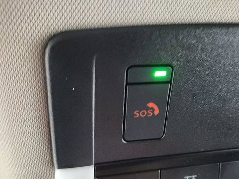 Certified 2022 Nissan Rogue SV image 43