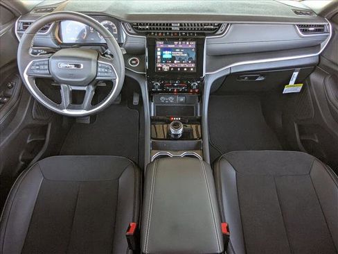 New 2025 Jeep Grand Cherokee Altitude image 14