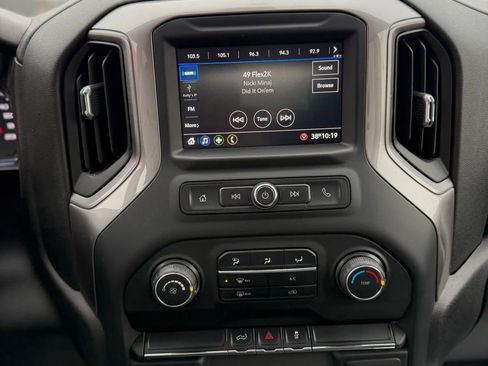 Used 2021 Chevrolet Silverado 2500 Custom w/ Custom Value Package image 12