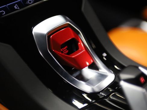 Used 2020 Lamborghini Huracan EVO RWD image 31