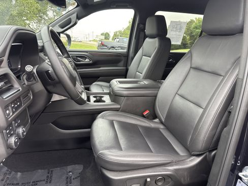 Used 2024 Chevrolet Suburban LT image 4