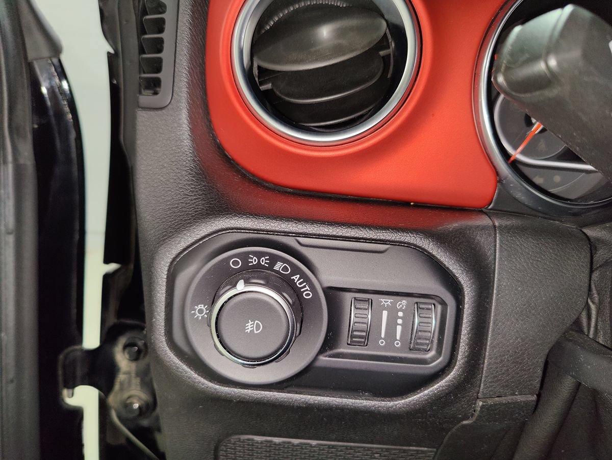 Used 2021 Jeep Wrangler Unlimited Rubicon AWD/4WD image 30