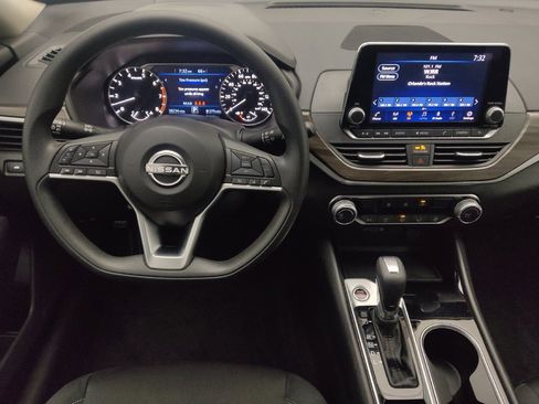 Used 2024 Nissan Altima 2.5 SV image 22