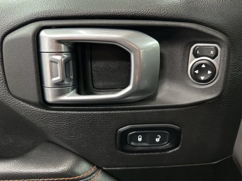 Used 2022 Jeep Gladiator Mojave w/ Cold Weather Group AWD/4WD image 19