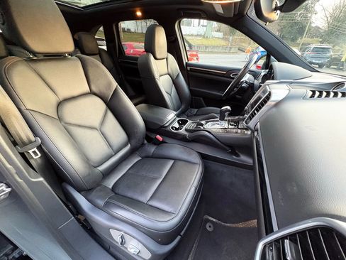Used 2018 Porsche Cayenne image 22