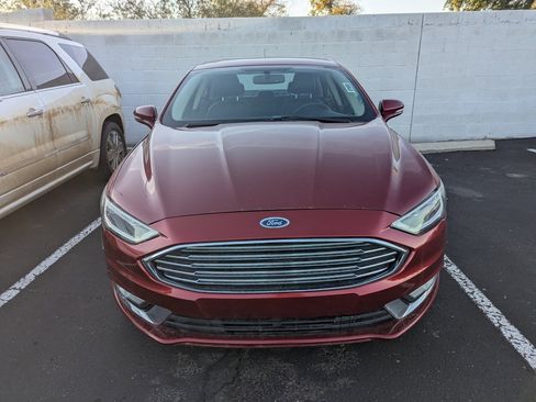 Used 2017 Ford Fusion SE w/ Fusion SE Technology Package image 3
