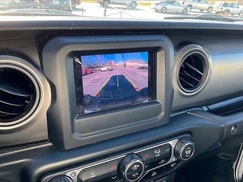Used 2021 Jeep Gladiator Sport AWD/4WD image 22