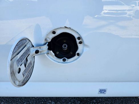 Used 2014 Chevrolet Express 2500 w/ Cold Climate Package image 16