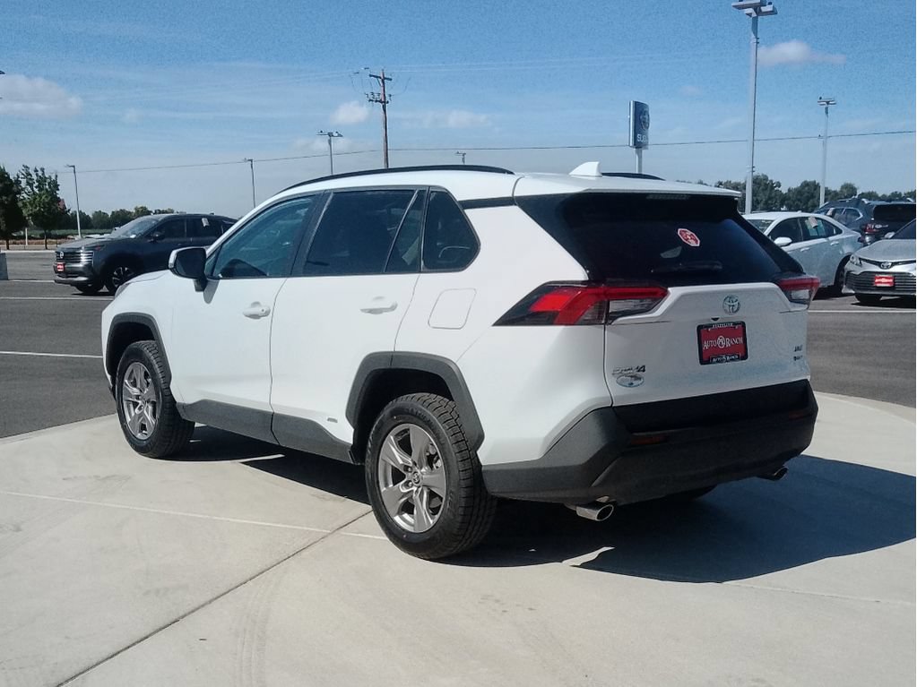 Used 2025 Toyota RAV4 XLE AWD/4WD image 5