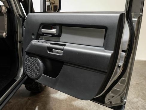 Used 2010 Toyota FJ Cruiser 4WD image 36