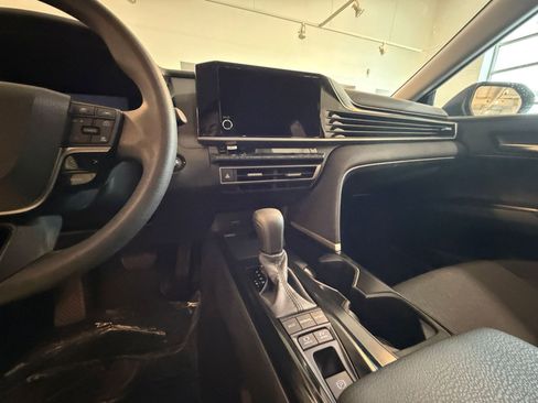 Used 2025 Toyota Camry LE image 40