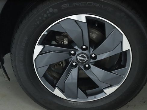 Used 2024 Nissan Rogue SV FWD image 36