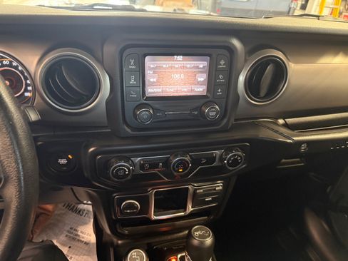 Used 2020 Jeep Wrangler Unlimited Sport AWD/4WD image 38
